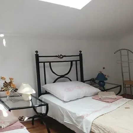 Große Ferienwohnung in Novi Vinodolski mit Garten, Terrasse und Grill *