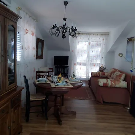 Apartment Große Ferienwohnung in Novi Vinodolski mit Garten, Terrasse und Grill *